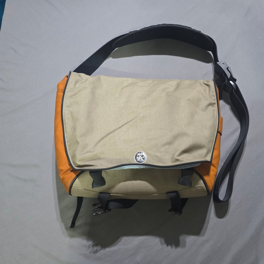 Crumpler Considerable Embarrassment Laptop Messenger Bag  Ripstop